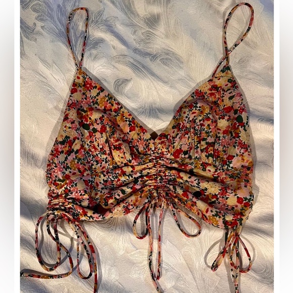 FLORAL CROPPED ROMANTIC TOP WITH LACE AND BOW